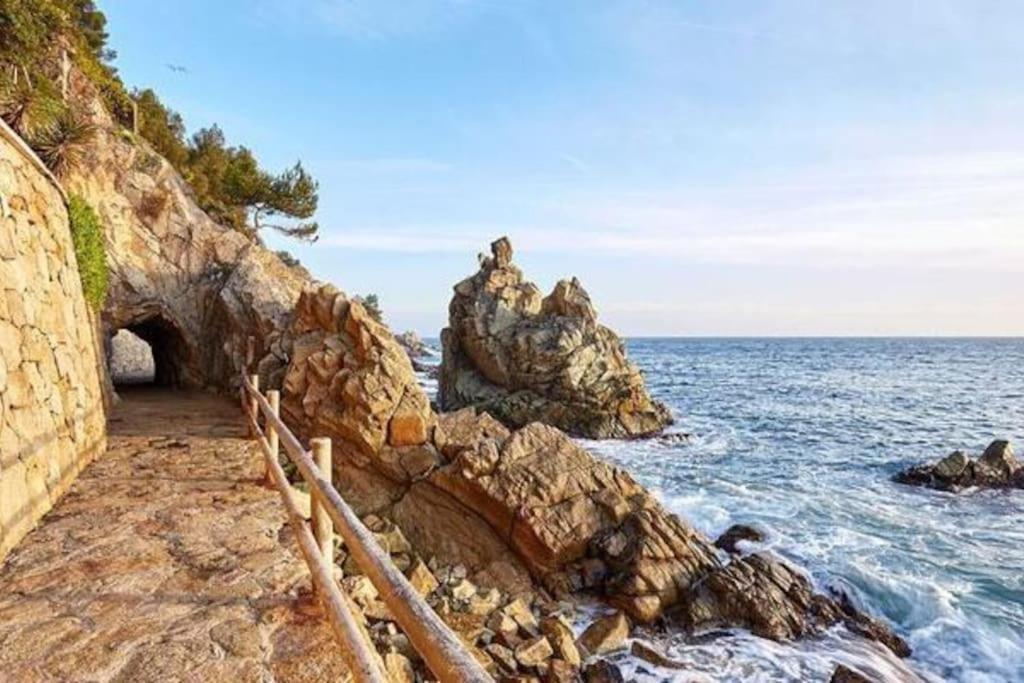Somriu Apartament Fenals Platja يوريت دي مار المظهر الخارجي الصورة