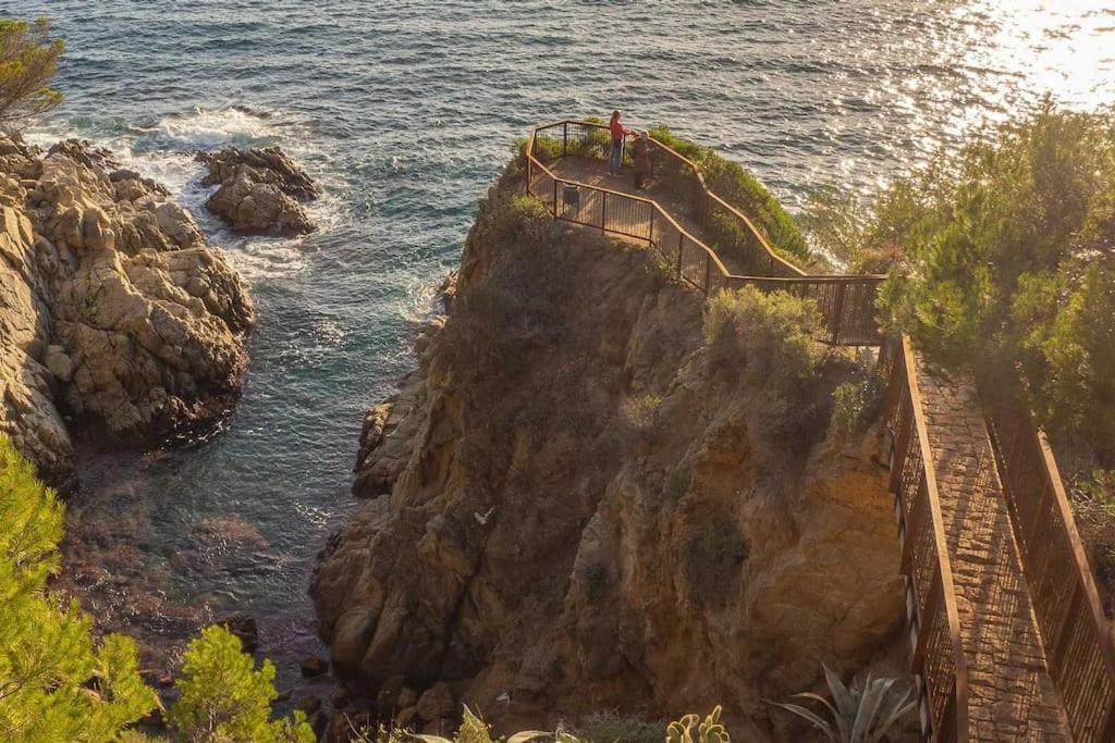 Somriu Apartament Fenals Platja يوريت دي مار المظهر الخارجي الصورة